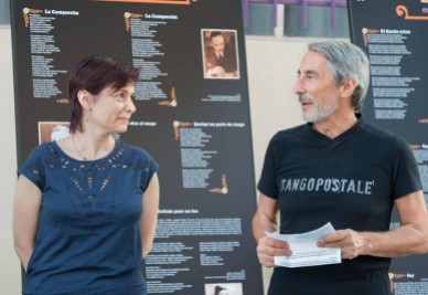 EXPOSITION - Solange Bazely et Christian Couderette, Président de Tangopostale, lors de l'inauguration d'Expoésie en juin 2015 à Toulouse © Jean-Pierre Van Loocke